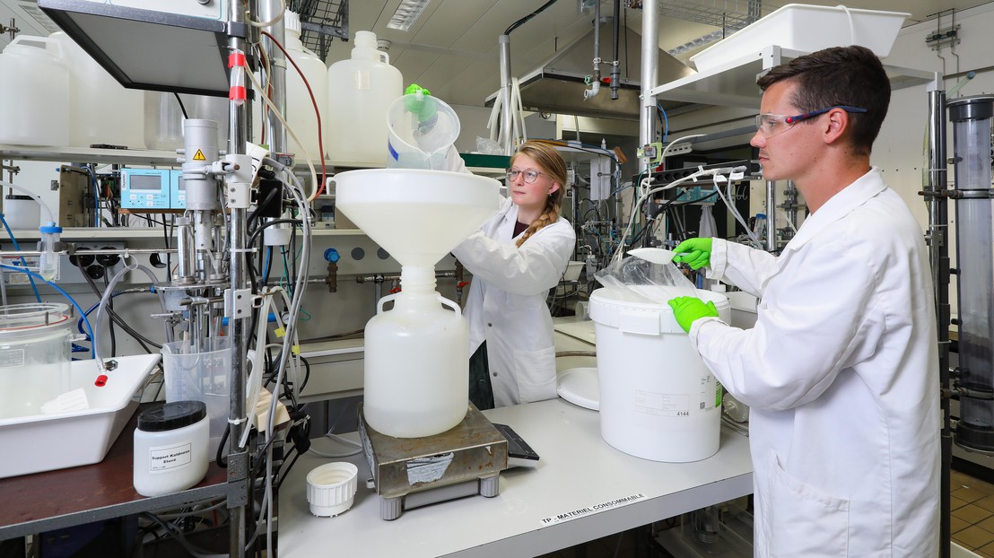 Du nectar aux champs, une technologie est adaptée par des étudiants EPFL